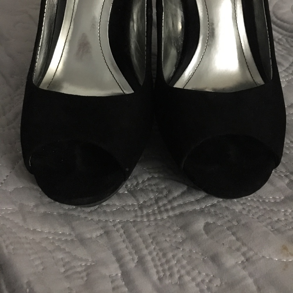 Heels - Picture 2 of 3