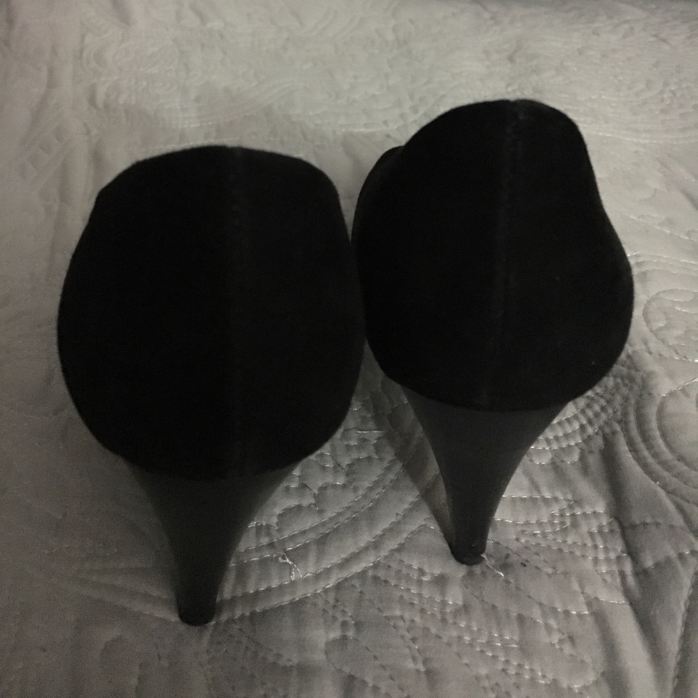 Heels - Picture 3 of 3