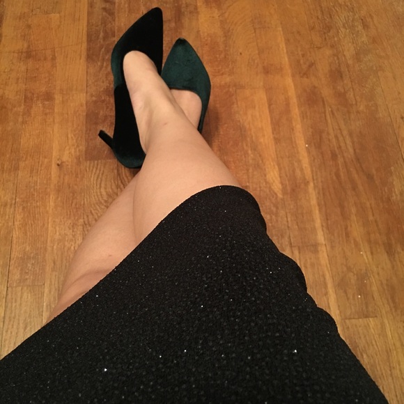 Sleek Shimmery Black Evening Gown - Picture 6 of 7