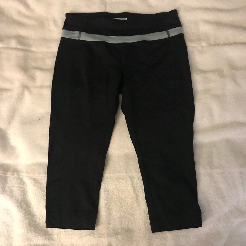 Forever 21 black Capri workout pants