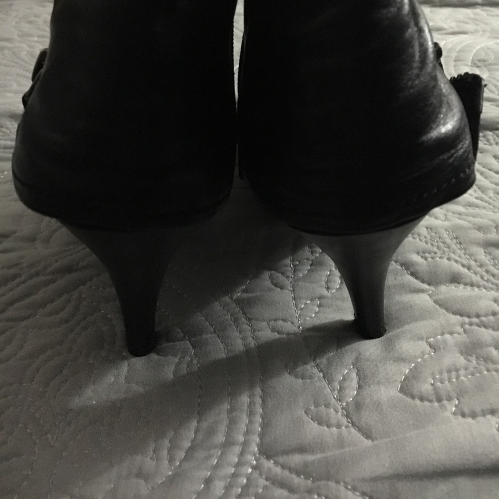Heels - Picture 3 of 3