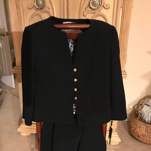 TaHari Arthur s Levin petite suit