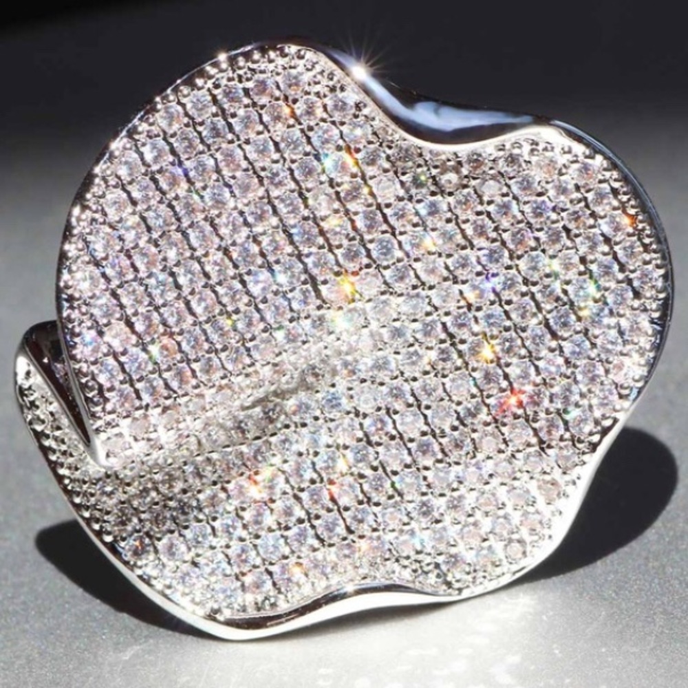 🆕 Sterling silver cz wave ring.