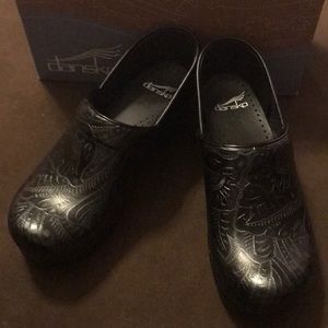 New women’s dansko professional tooled black 38