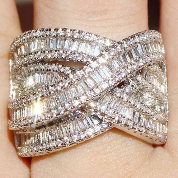 🆕 Ss white sapphire and clear cz ring. - Picture 2 of 2