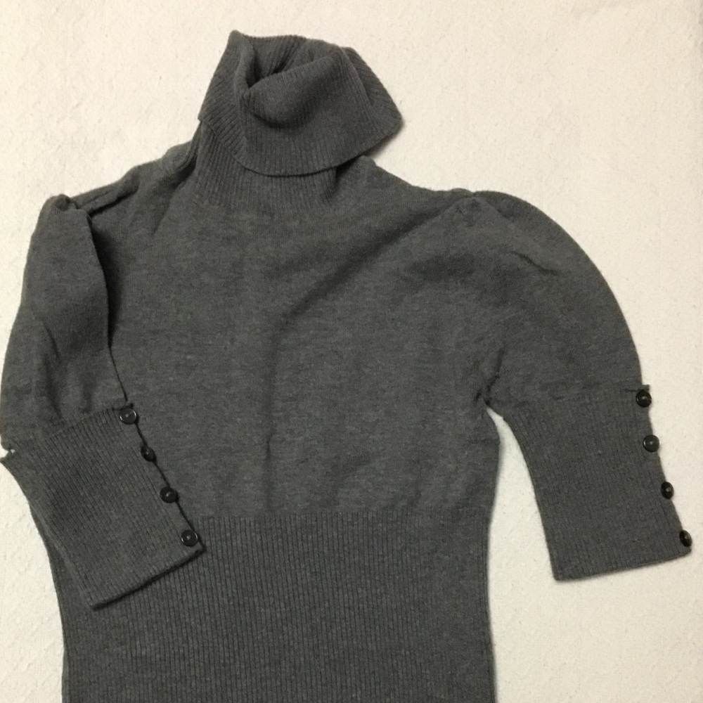 Gray 3/4 sleeve turtleneck sweater