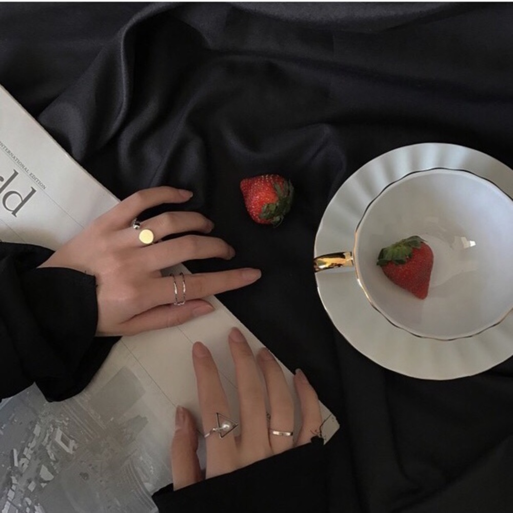 Set of four simple geometry rings.