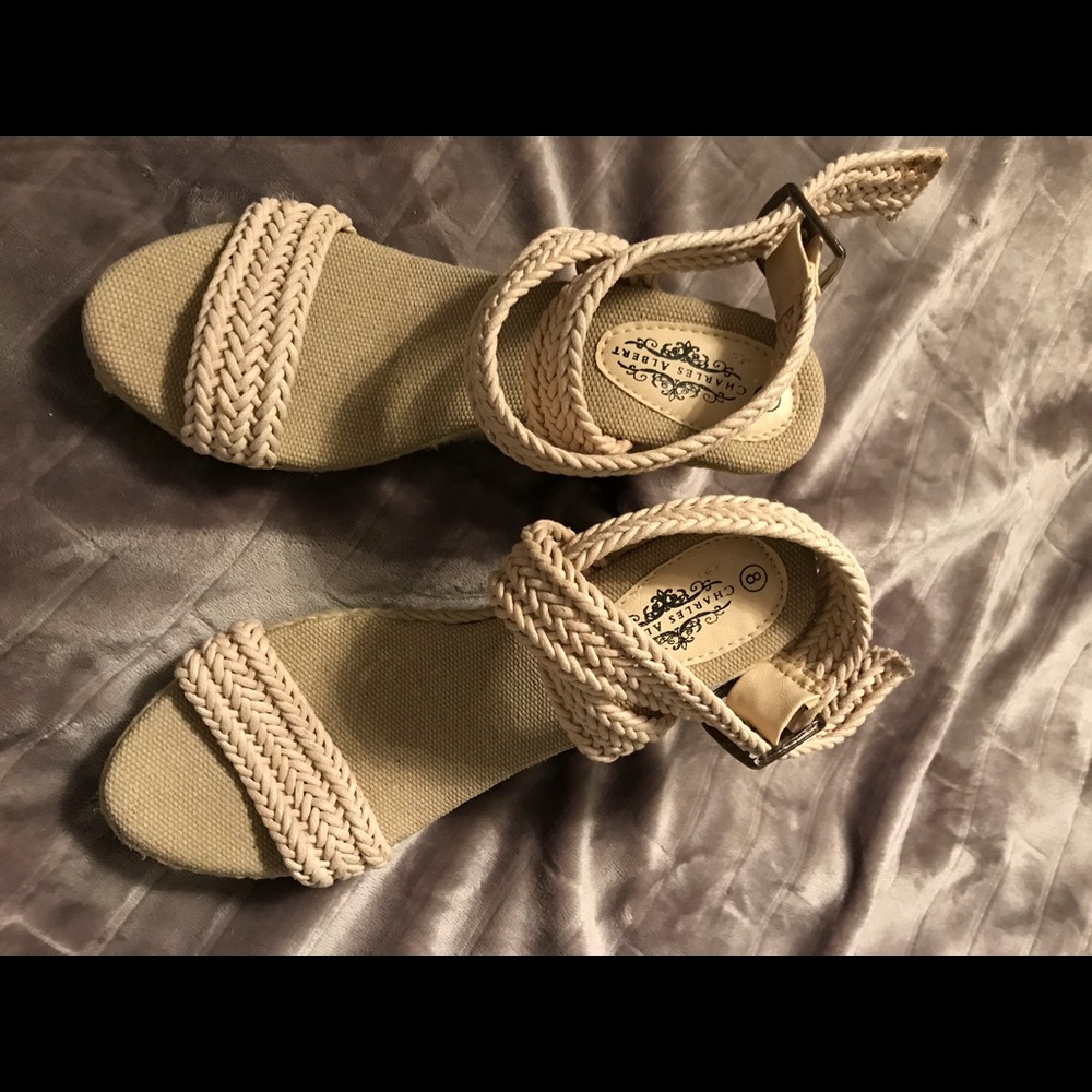 New strap wedges