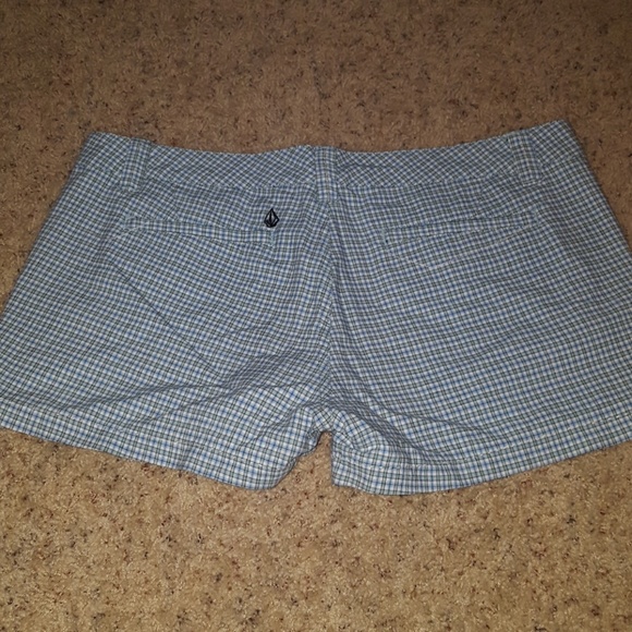 Shorts - Picture 2 of 3