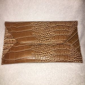 Tan clutch