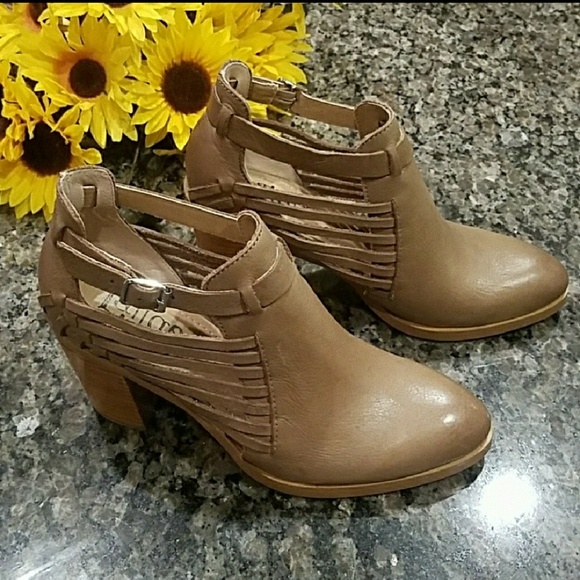 Jasmine Mushroom Color Booties by Latigo - Picture 2 of 5