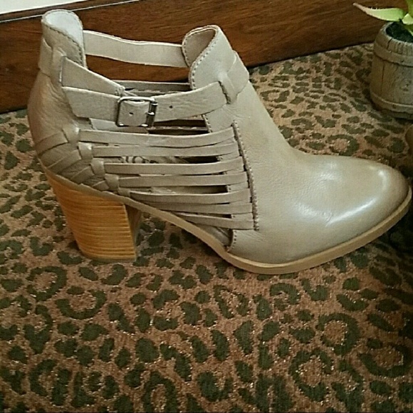 Jasmine Mushroom Color Booties by Latigo - Picture 4 of 5