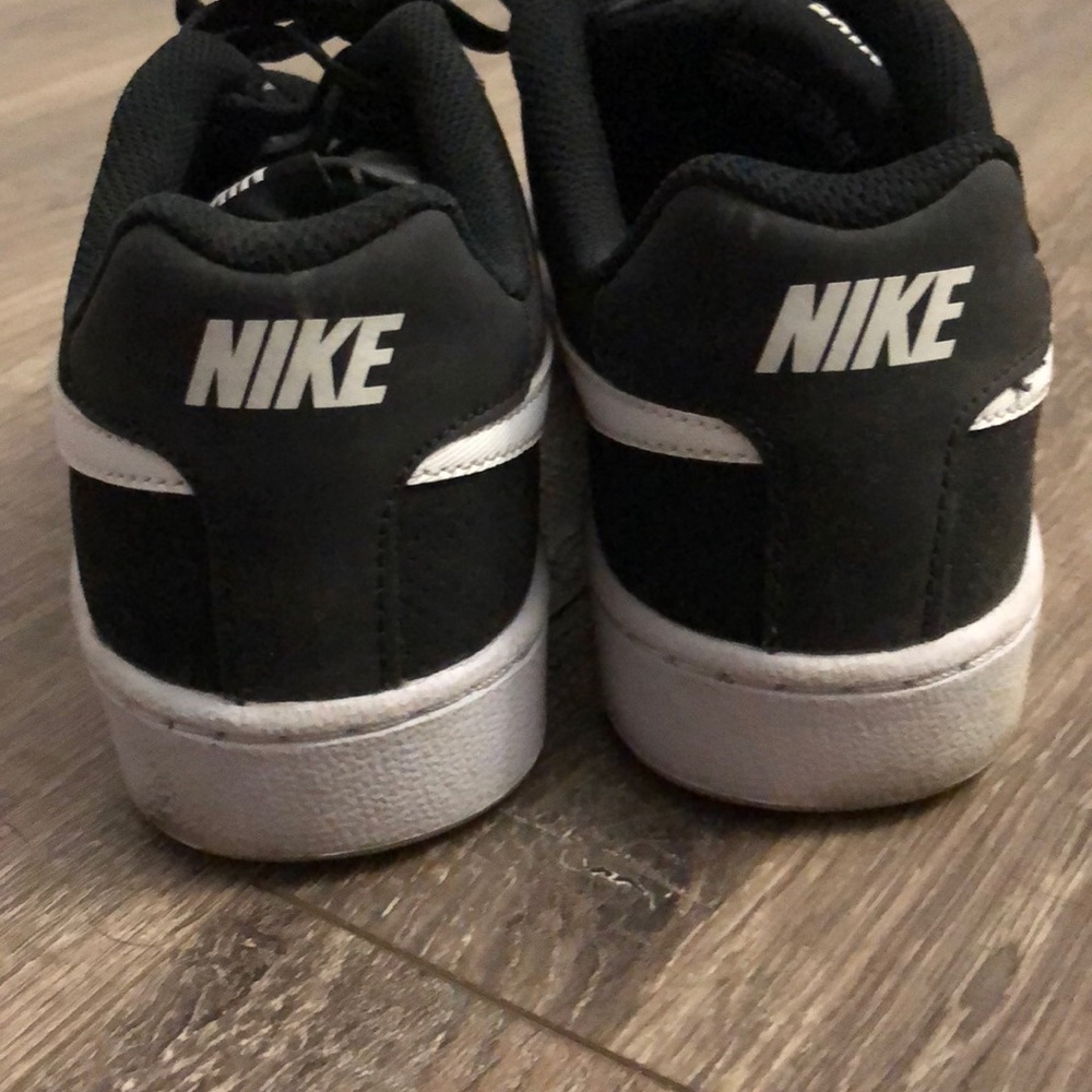 Nike Court Royale