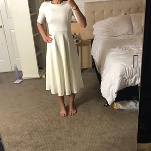 Mid Lulu’s dress