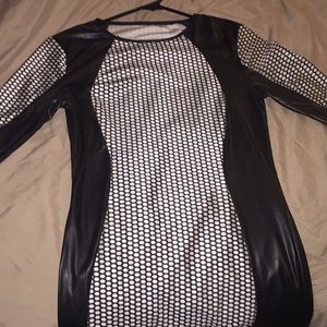 Pattern long-sleeve dress.