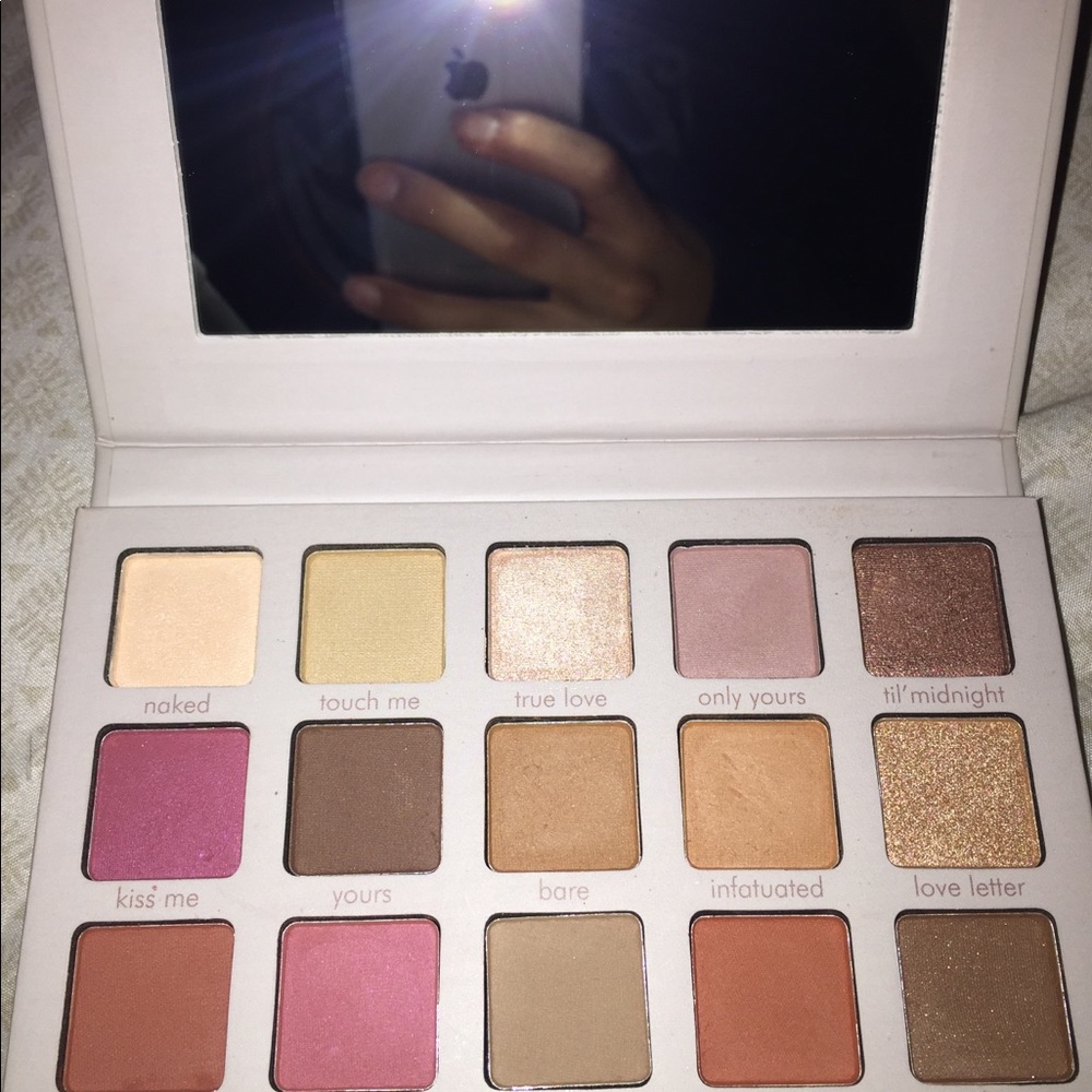 Eyeshadow palette