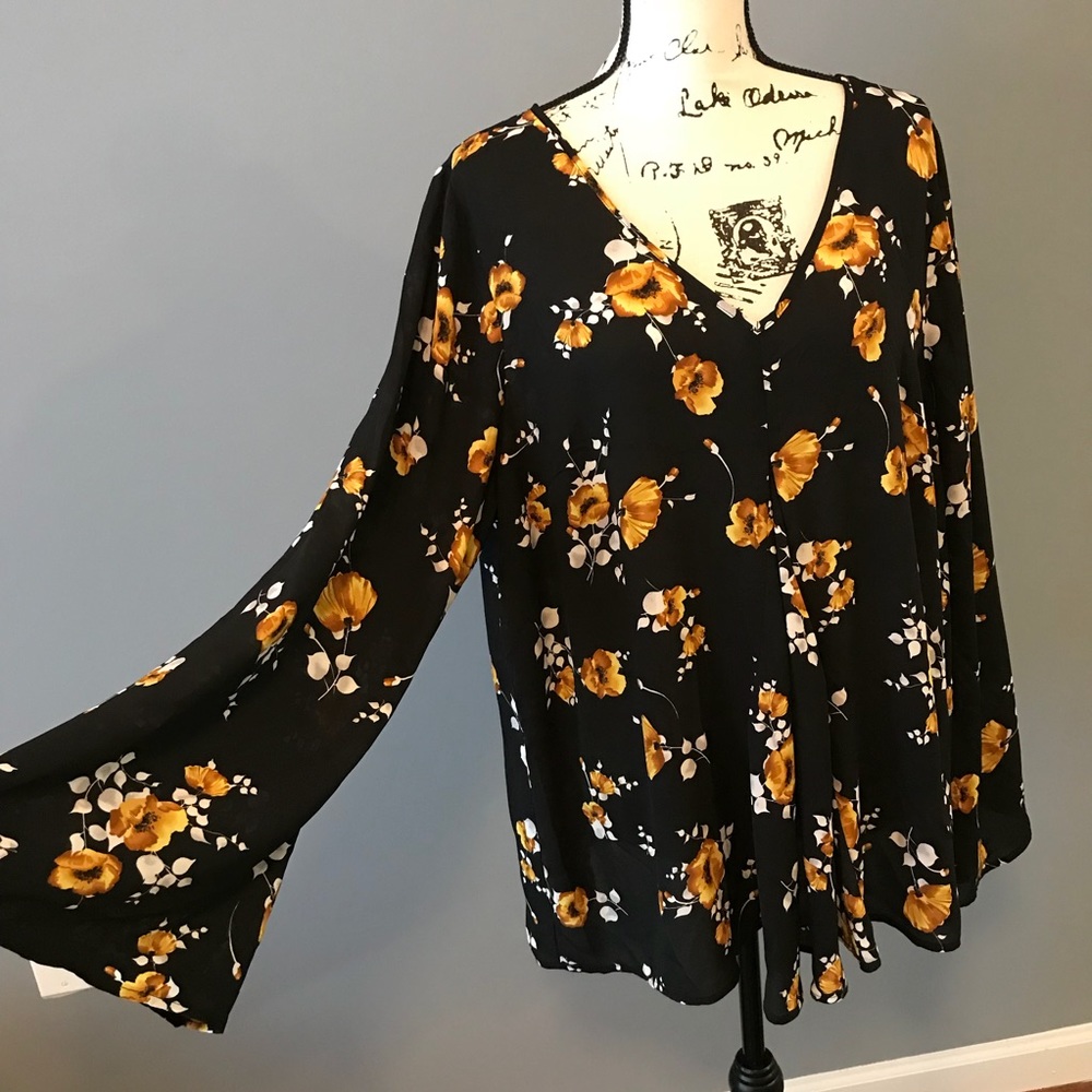 NWT Torrid 2 Bell Sleeve Blouse