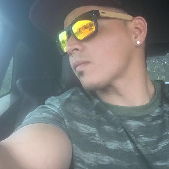 Meet your Posher, Jordy - Picture 1 of 1