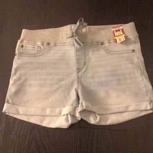 L.e.i. Pull on stretchy band shorts