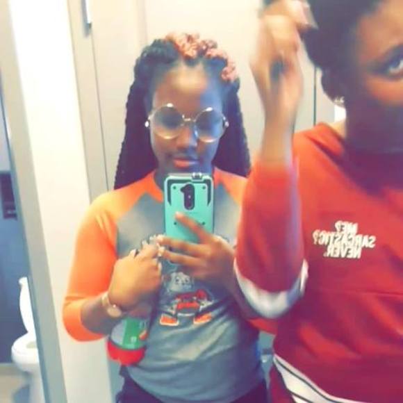 Meet your Posher, Joella - Picture 1 of 1