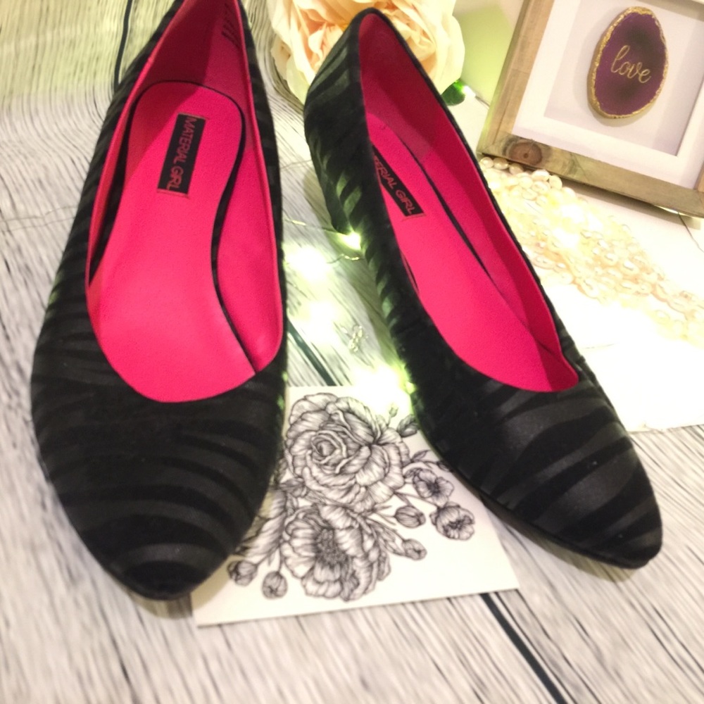 Mixed material zebra stripe pointed baby heels EUC