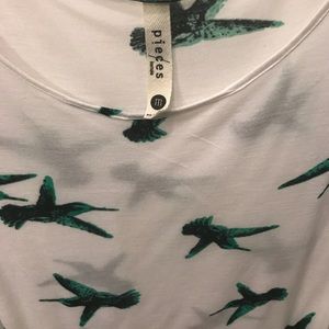 Kensie white top in medium