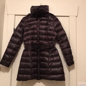 Down plum coat with belt and detachable faux fur