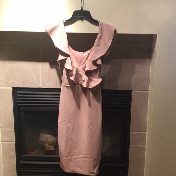 Gorgeous ruffle dress - Picture 3 of 6