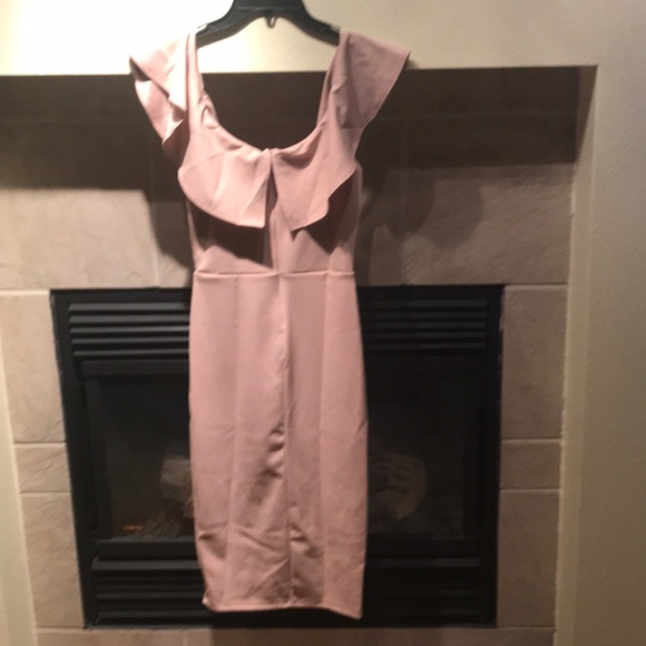 Gorgeous ruffle dress - Picture 5 of 6