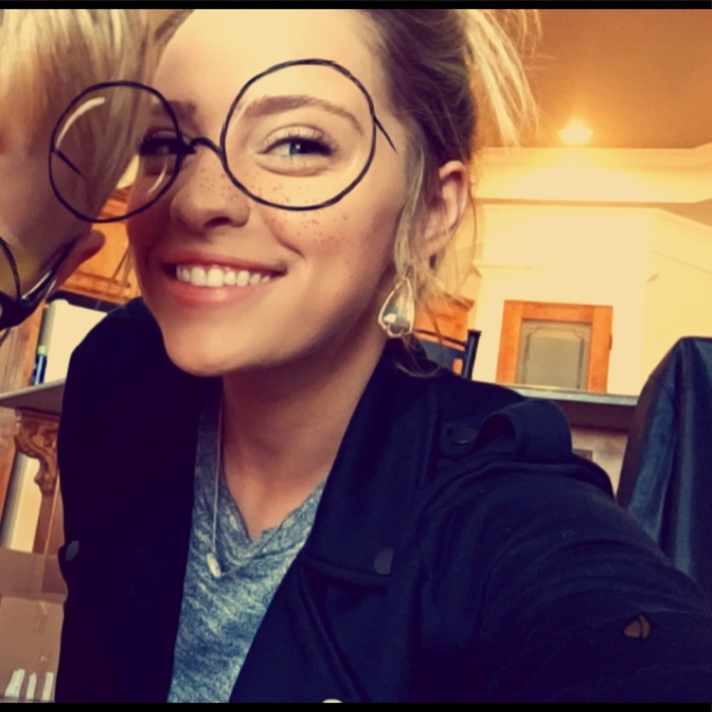 Meet your Posher, Alexandra