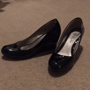 Black wedges/ dress shoes black heels