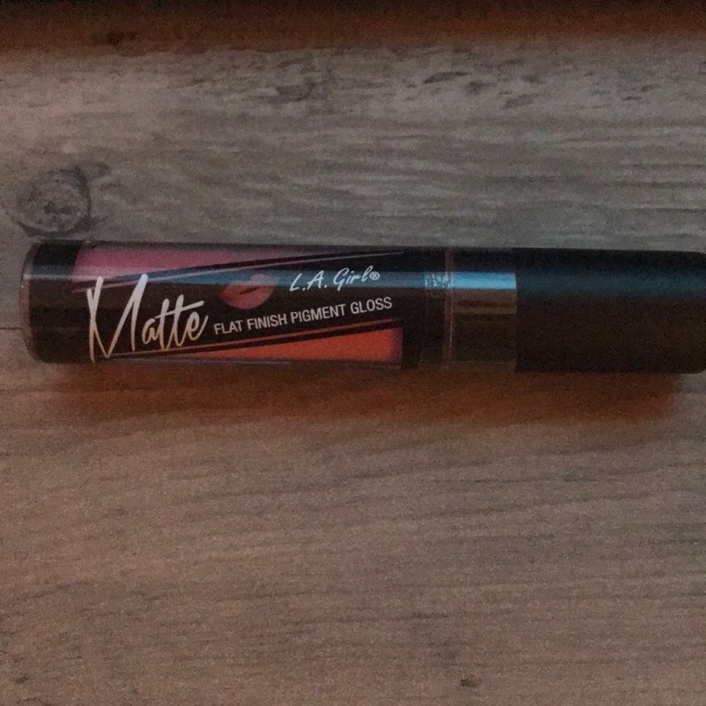 L.A girl matte lipstick - Picture 3 of 8