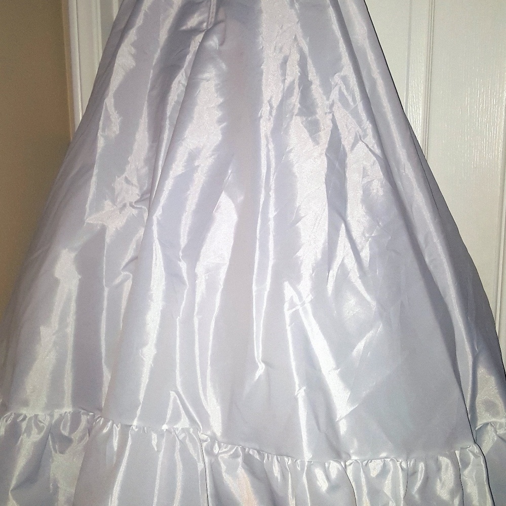 Wedding dress petticoat under skirt