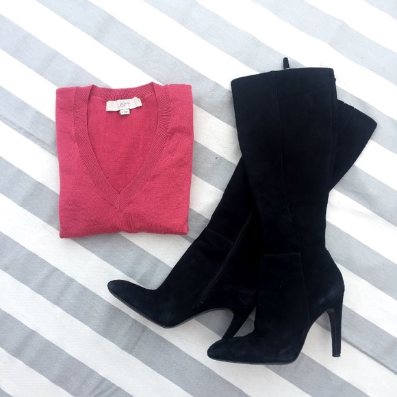 3/$25 🔴 Loft burgundy  v-neck sweater - Picture 2 of 3