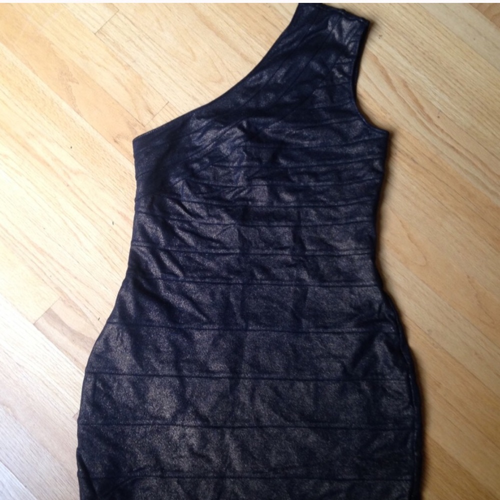 One shoulder express bodycon dress