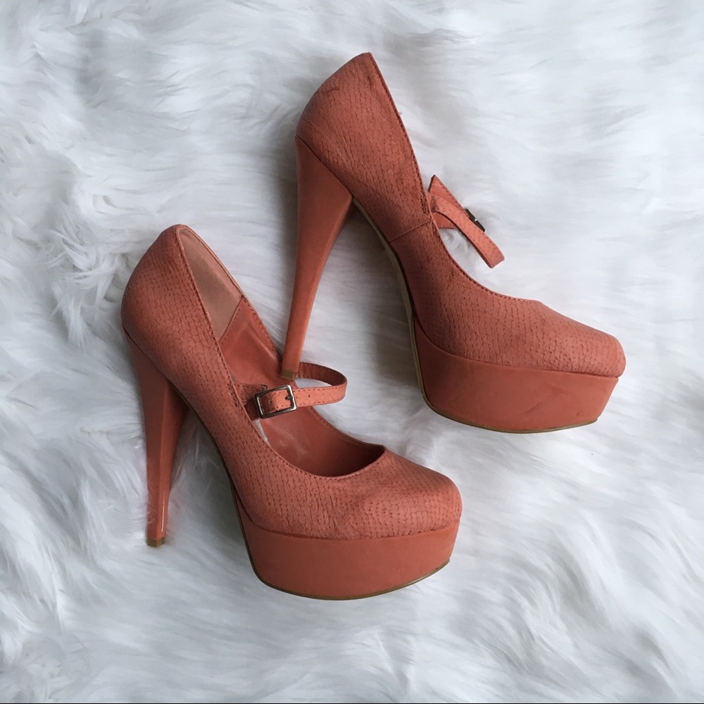 3 for $12! ❄️ Pink Snakeskin Platform Heels - Picture 1 of 5
