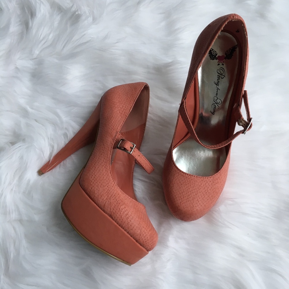3 for $12! ❄️ Pink Snakeskin Platform Heels - Picture 3 of 5