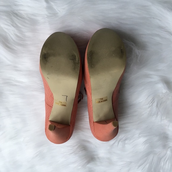 3 for $12! ❄️ Pink Snakeskin Platform Heels - Picture 4 of 5