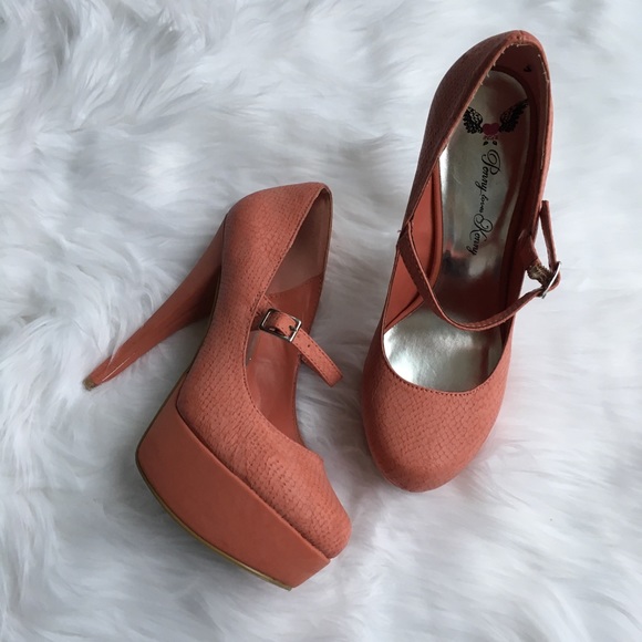 3 for $12! ❄️ Pink Snakeskin Platform Heels - Picture 3 of 5