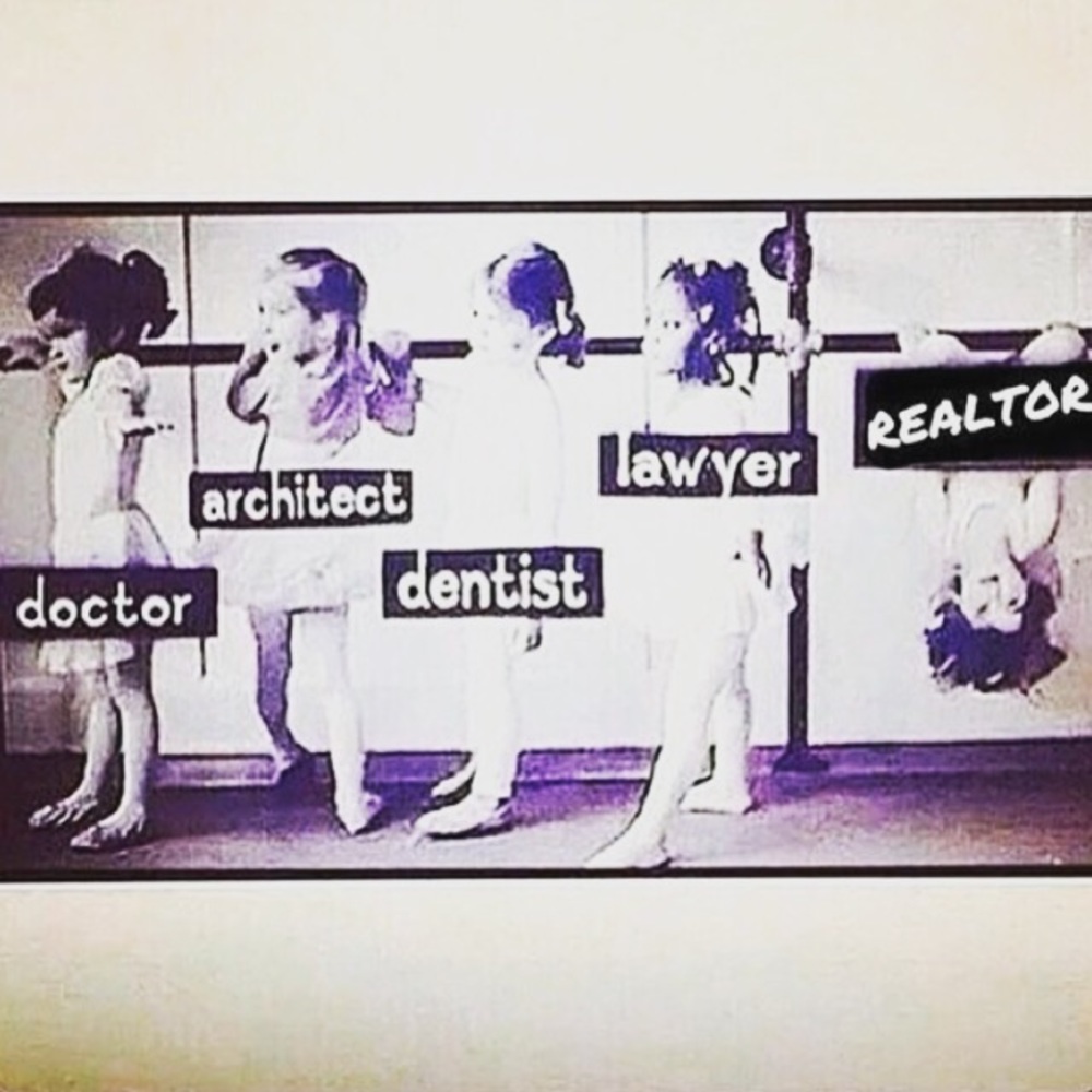 Meet your Posher !! Hi y’all !! 👠👚🧥💁🏼‍♀️