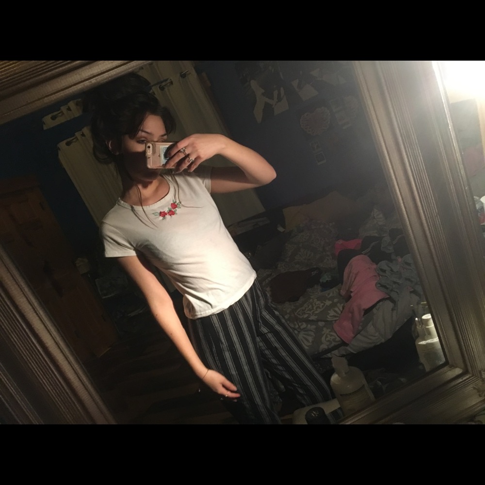 Brandy Melville white rose tshirt