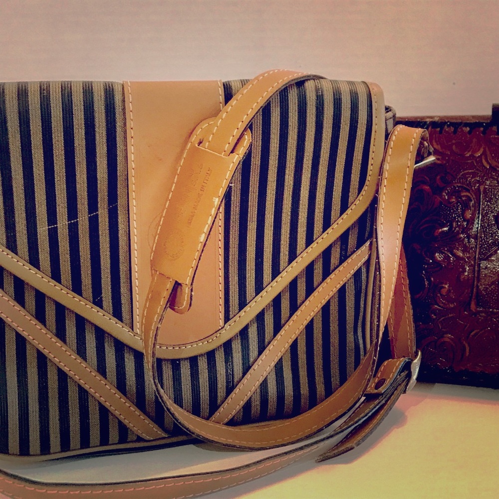 ✨😍vintage FENDI Cross body messenger Bag✨