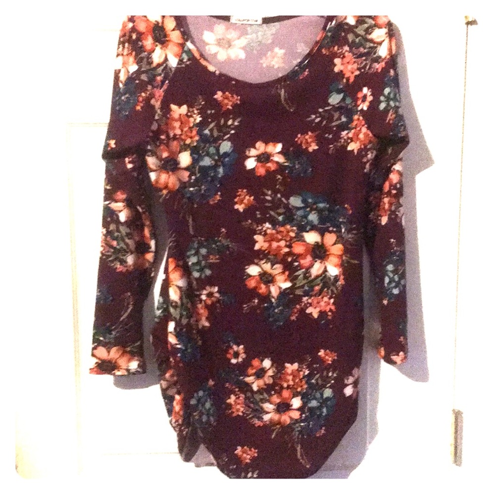 ❤️ Extremely soft floral shirt!