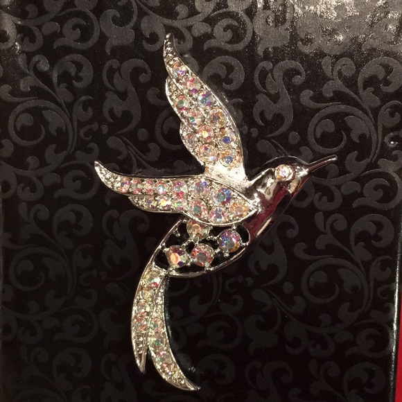 none Jewelry - BEAUTIFUL SILVER & CRYSTAL BIRD!