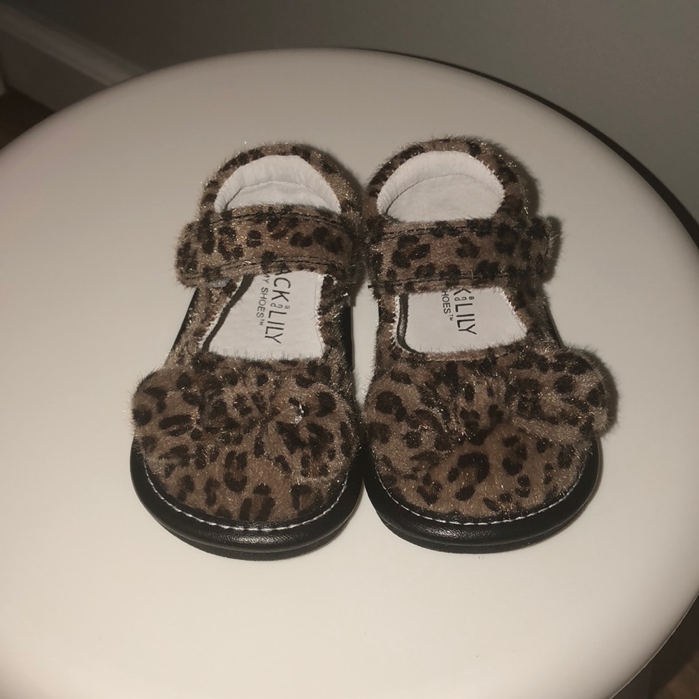 NWOT Jack & Lily leopard print baby maryjanes