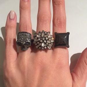BCBG 3 finger ring