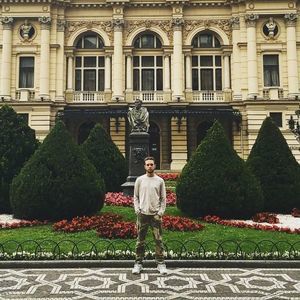 Meet your Posher, Dennis