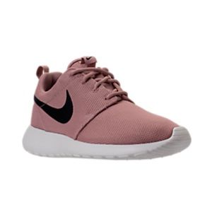 Nike Roshe Size 9. NWOT