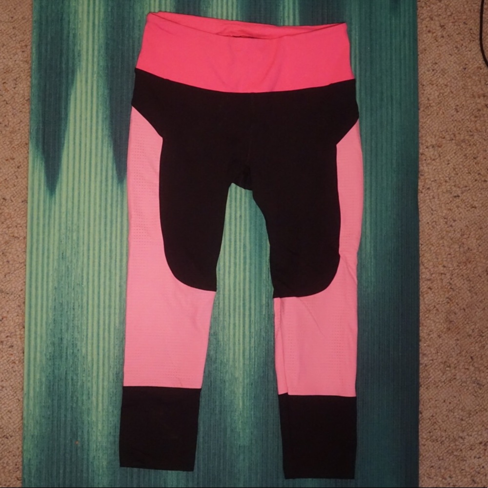 LAST CHANCE!** Victoria’s Secret Crop leggings