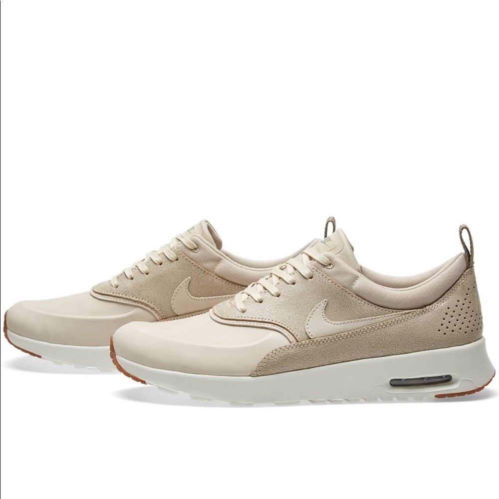 NIKE AIRMAX THEA TRAINERS - NUDE/OATMEAL- Size 9.5